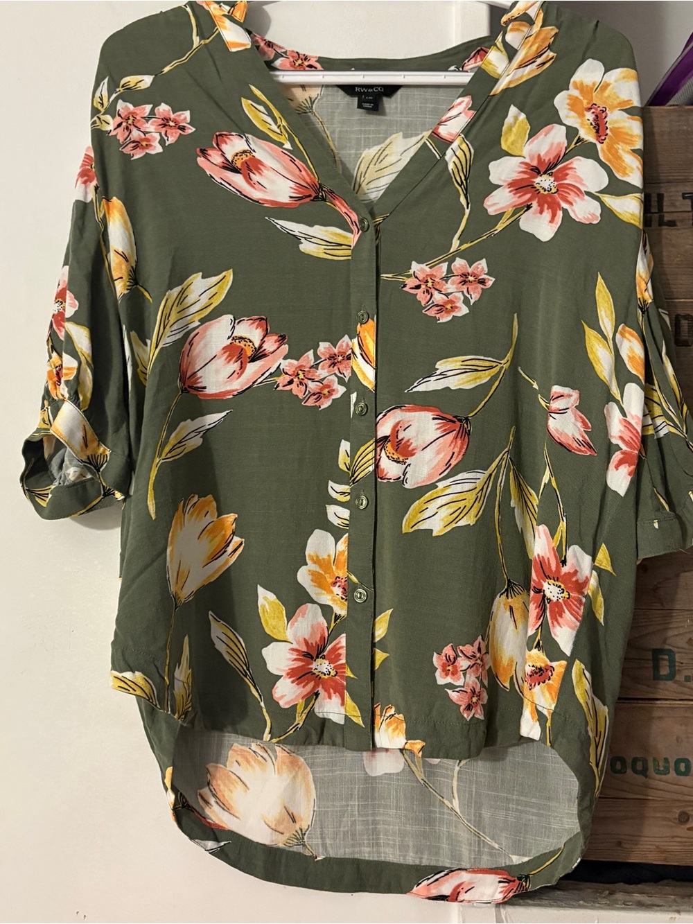 RW&CO. Olive Green Floral Button-Front Short Sleeve Blouse Size Large